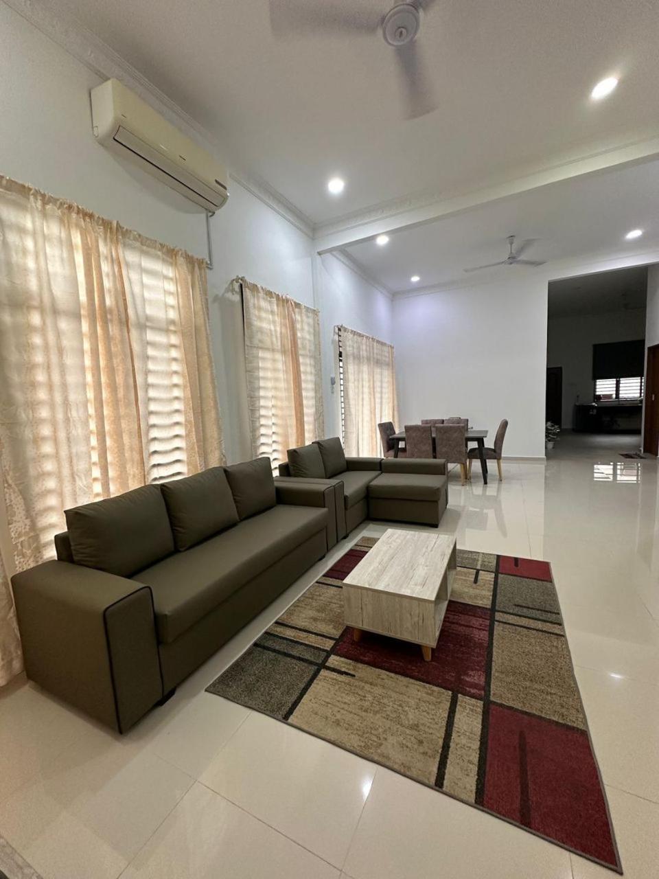 Homestay Kemaman Fyna08 Semi-D, 4 Bedrooms Dekat Pantai Kijal Eksteriør bilde
